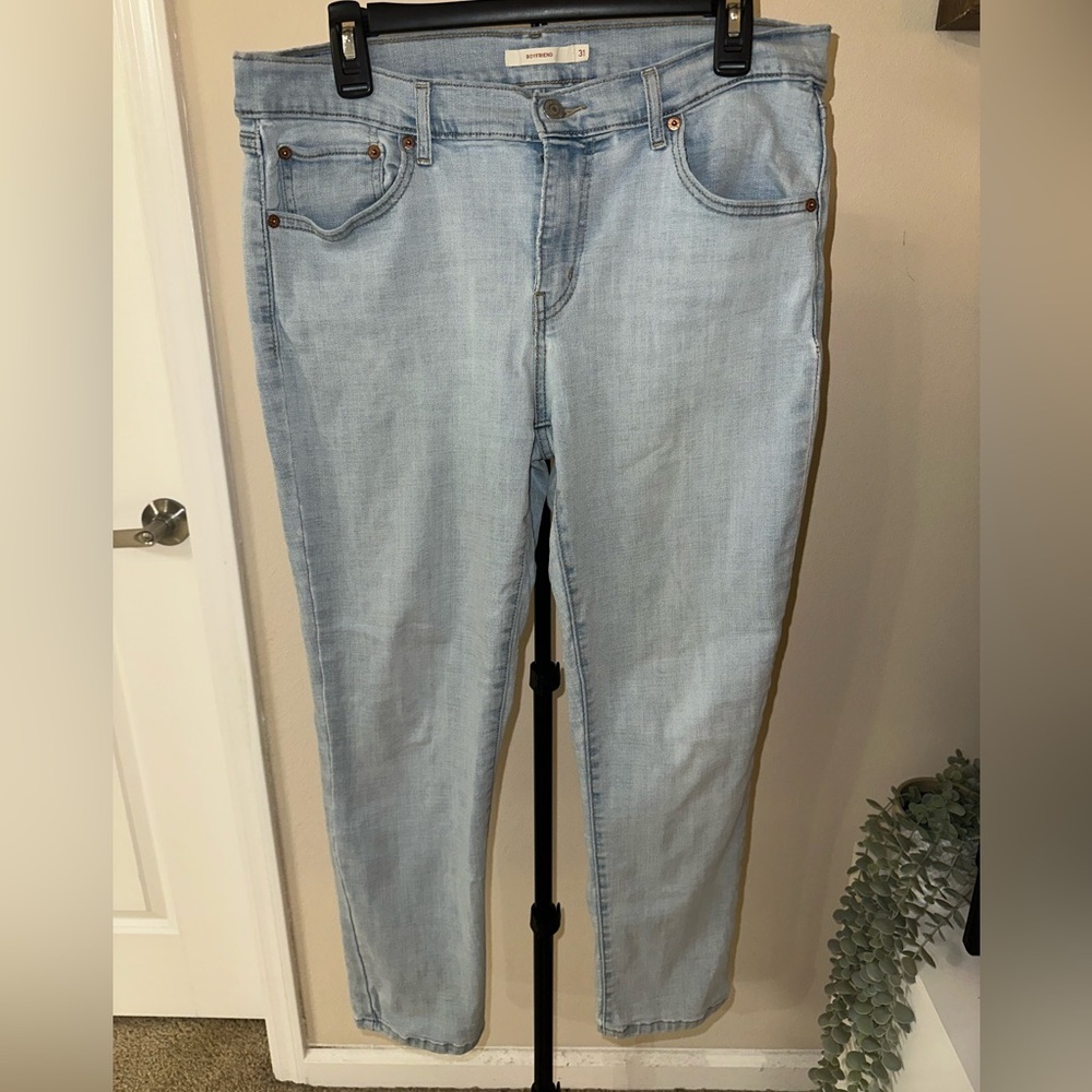 Levi's Women's Boyfriend Light Blue Jeans